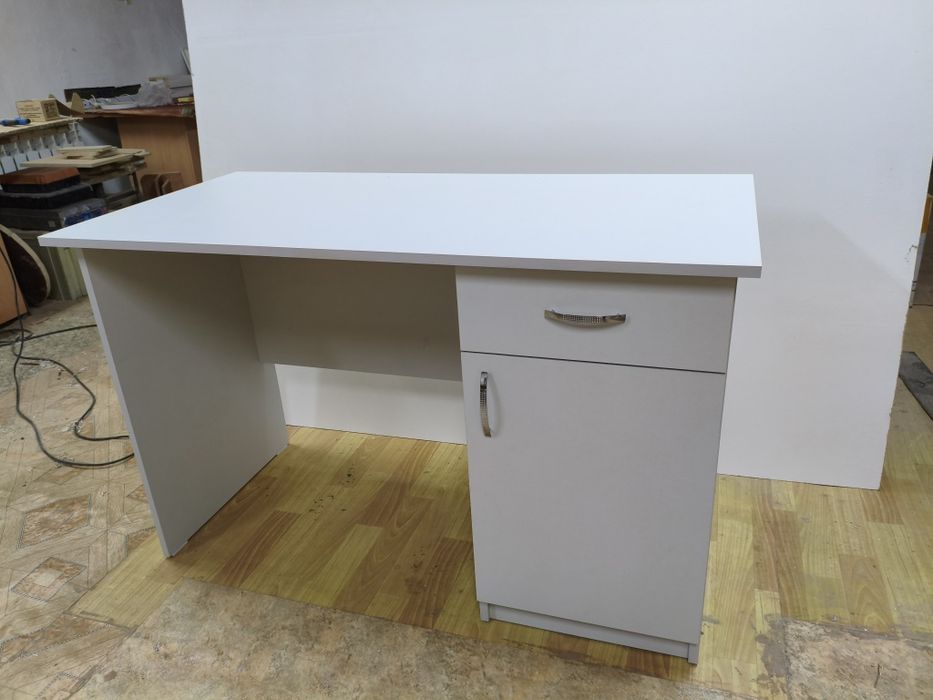 Стол офисный однотумбовый 120*60 см.