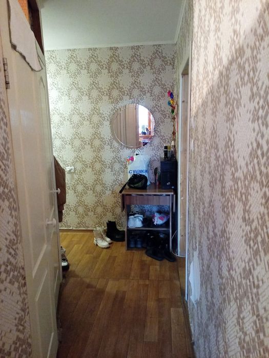 Продам 2хком квартиру район 8 школы.