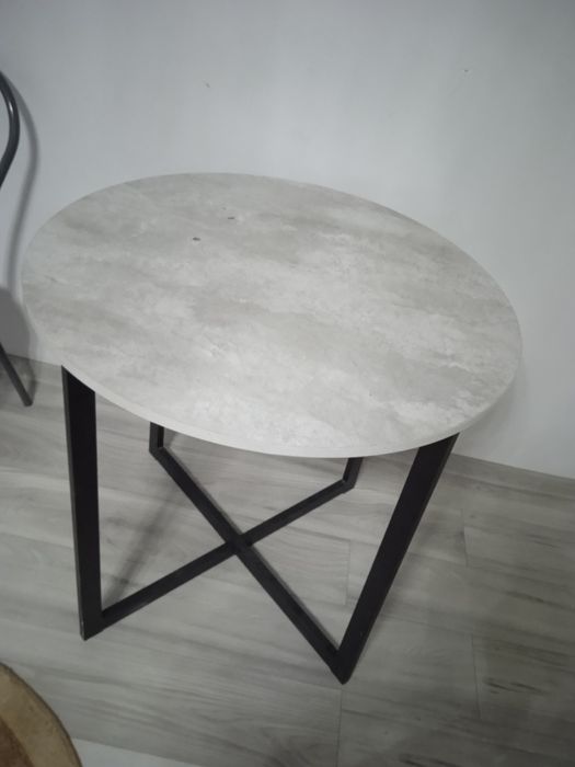 Продам стол и стульчики