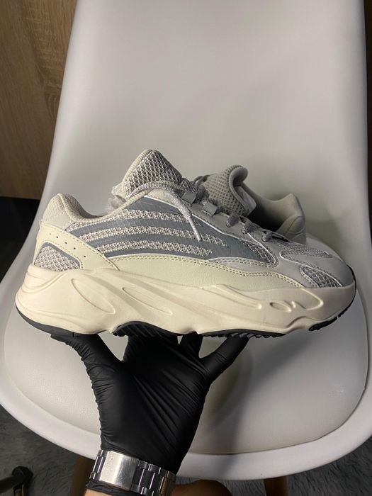 Yeezy Boost 700 V2 "static"