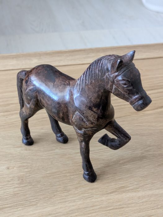 Statueta din bronz turnat cal
