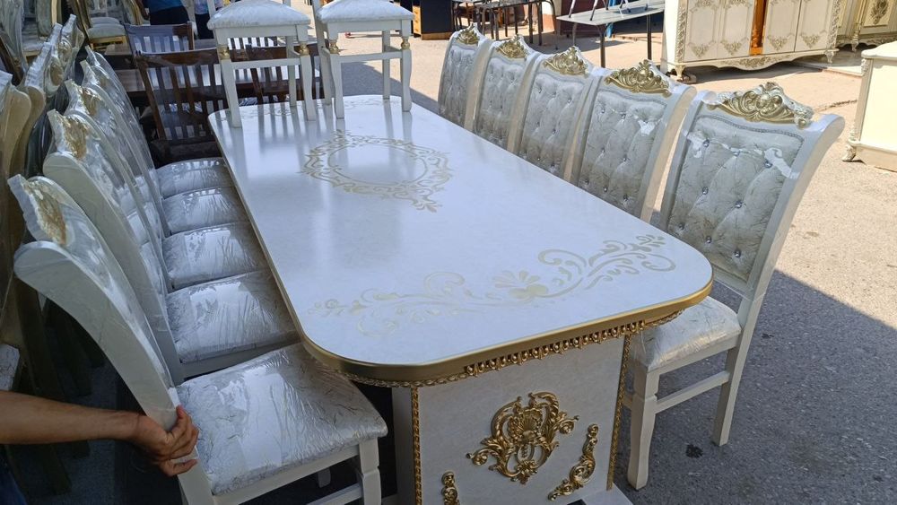 Mehmonxona uchun stol stullar