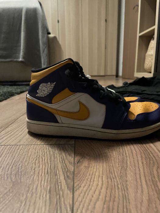 Jordan 1 mid lakers