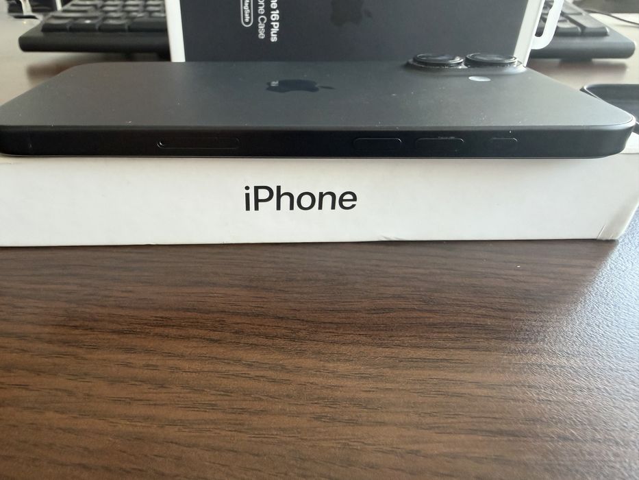 iPhone 16 Plus 128 Black 100% Батерия с оригинален Apple Magsafe Silicone Case