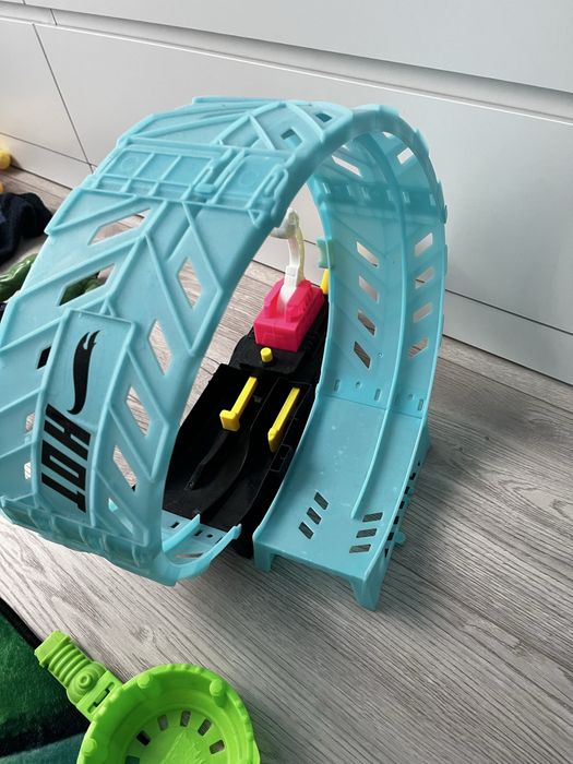 Hot Wheels Monster Truck - Светеща писта Епичен лупинг