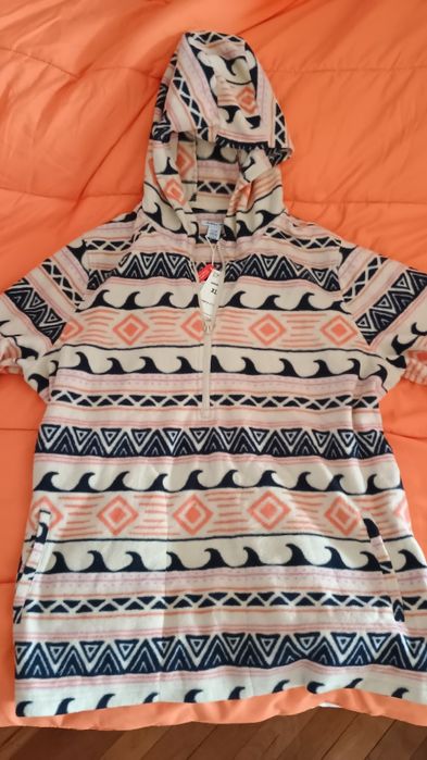 Продавам оригинален нов поларен суичър на марката O'Neill в размер XL.