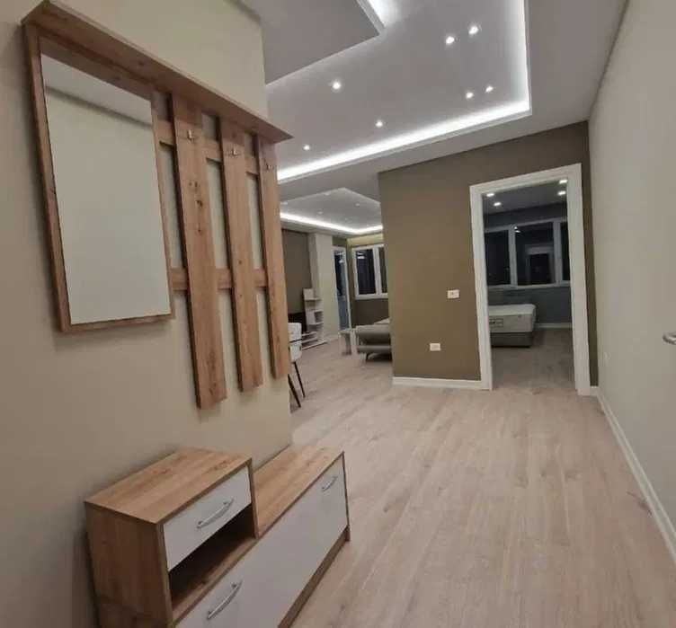 Дава се под наем Двустаен апартамент в София, Студентски град - 80 кв.м за 450 € - Снимка #2