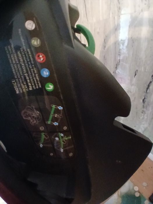 „Scoică auto bebe 0-13 kg, stare bună, curată, perfect funcțională”