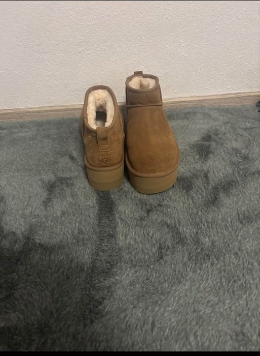 UGG noi numarul40