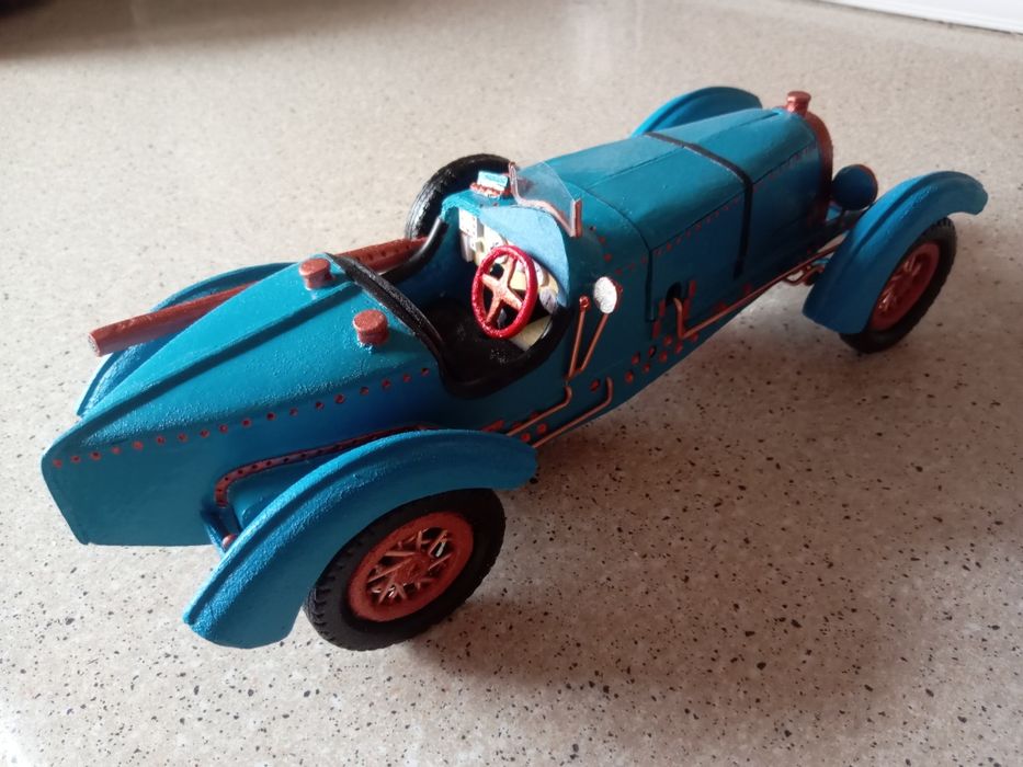 Модель спортивной ретро машины. Ручная работа.