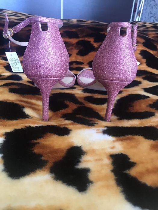 Официални сандали на ток