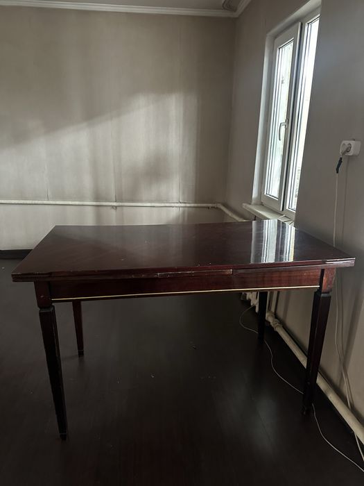 Стол полированный, Румыния