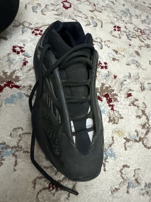 Кроссовки Adidas yeezy boost 700 v3
