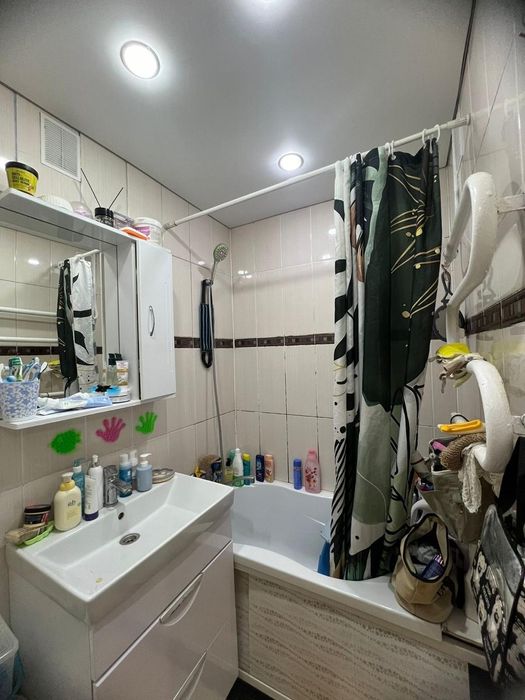 Продам 2 ком 2/5  р-н Голубого рынка