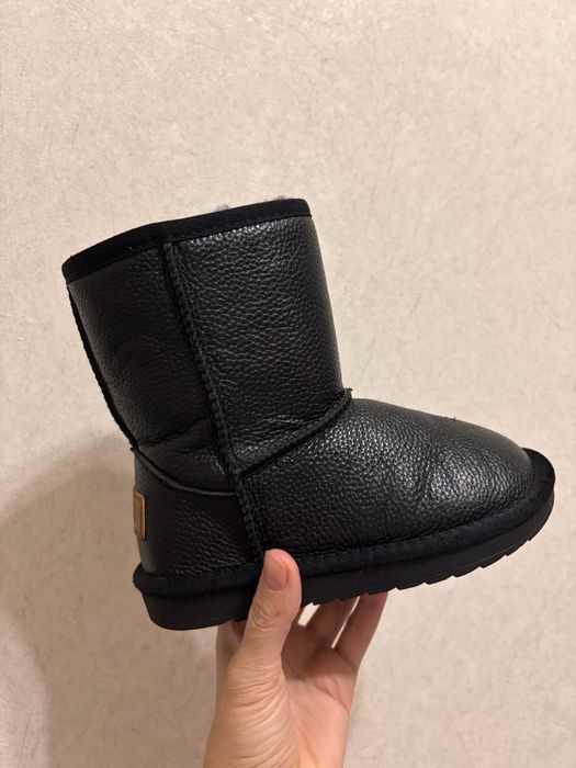 Продам угги на девочку 31 размер