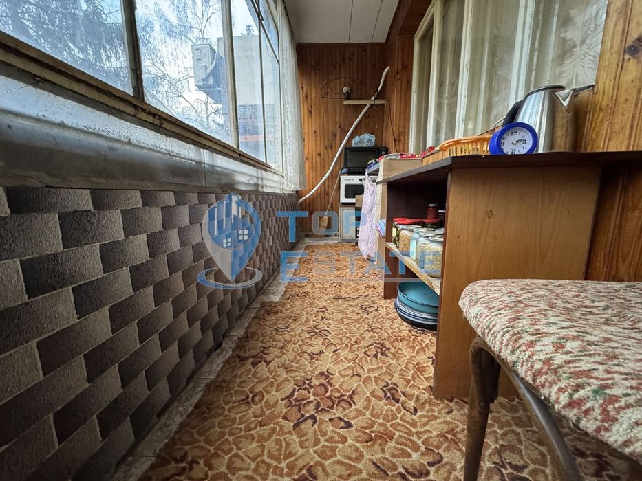 Тристаен тухлен апартамент в центъра на град Велико Търново