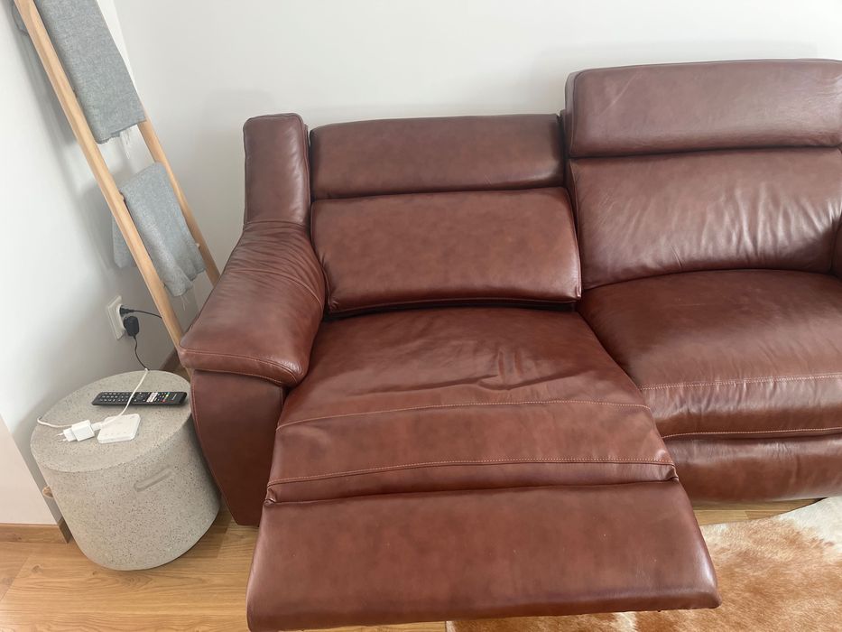 Кожени дивани два броя като нови