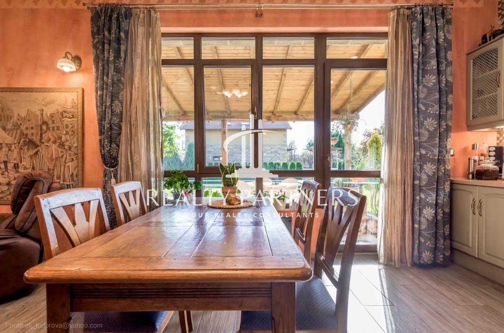 Къща с 5 спални и граж – с. Приселци, обл. Варна