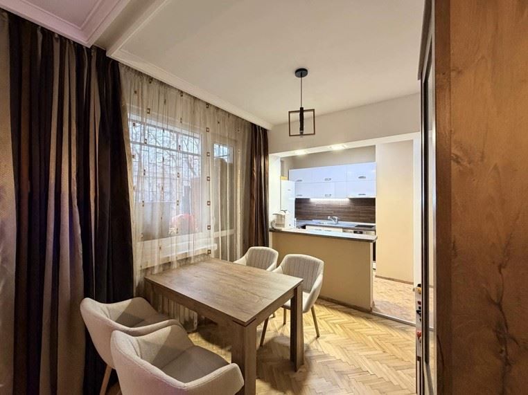 Дава се под наем Тристаен апартамент в София, Медицинска академия - 94 кв.м за 976.14 € - Снимка #3