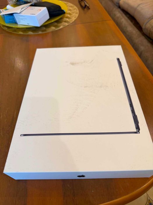 Macbook air 13" M5 512GB SSD Midnight с ПОДАРЪК 70W Power Adapter НЕРАЗОПАКОВАНИ