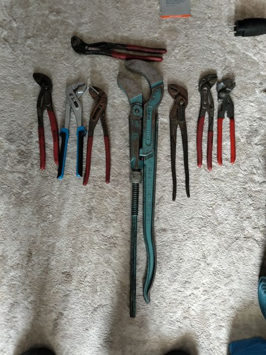 Vind cleștii instalator, preț negociabil