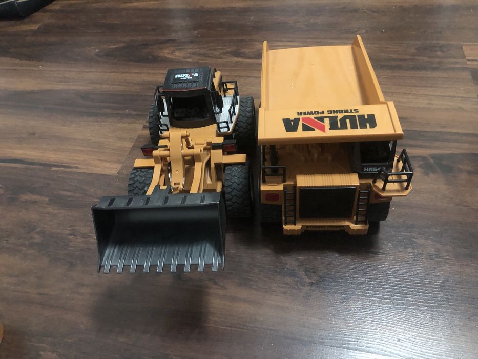 Set utilaje RC Huina 1520 & 1540 (Vola + Basculantă) + Acumulatori