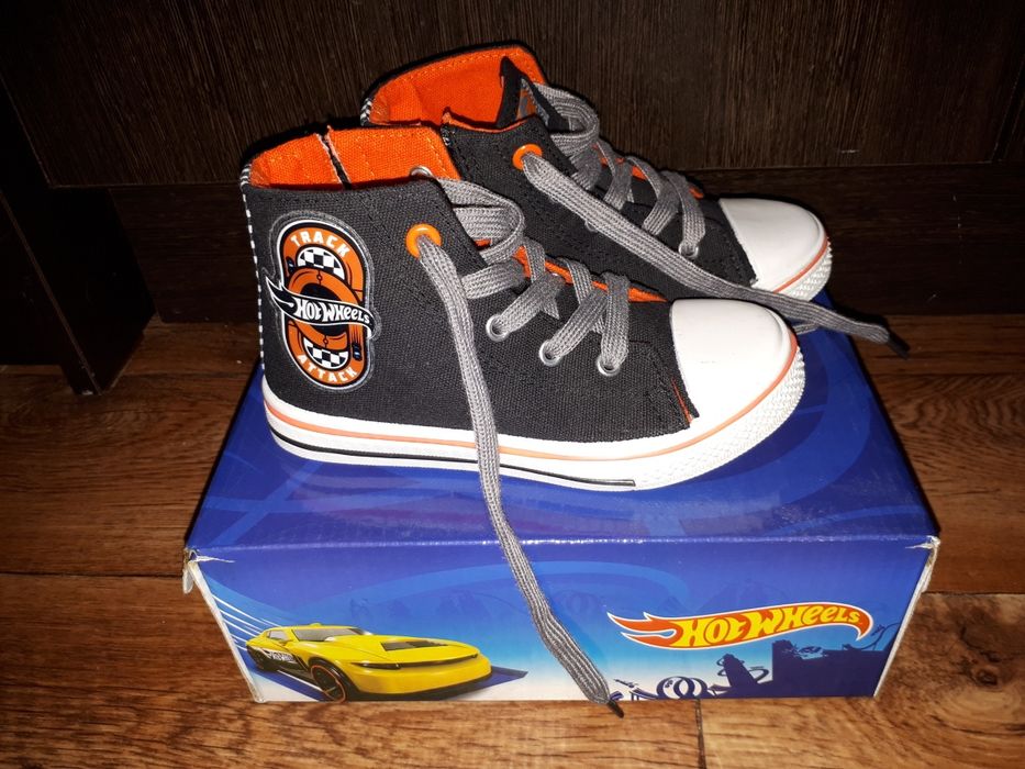 Продам кеды HotWheels р.28