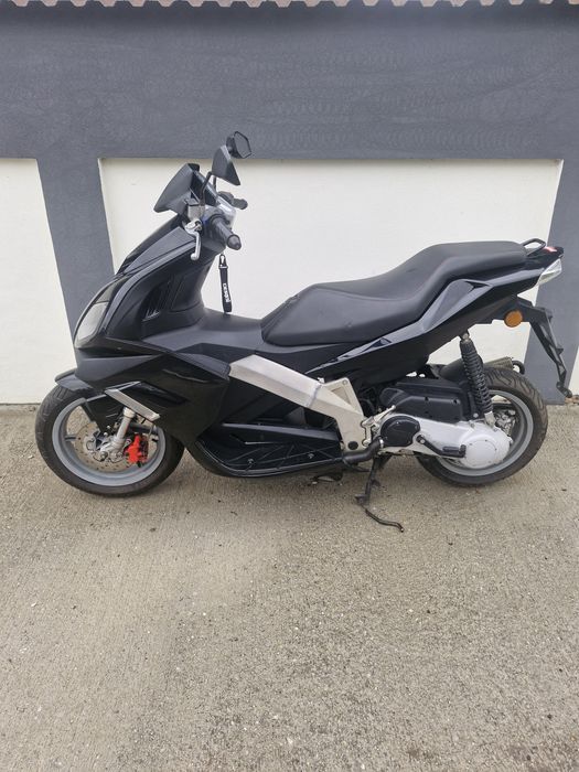Vând scuter Derbi GP1 50CC motorizare piaggio