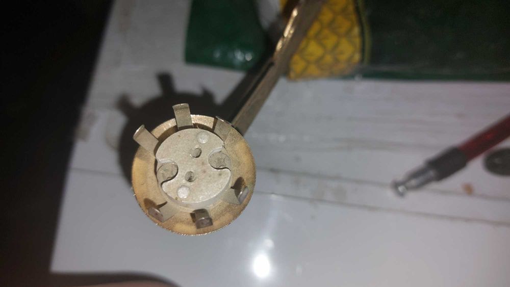 Продам    Люстру