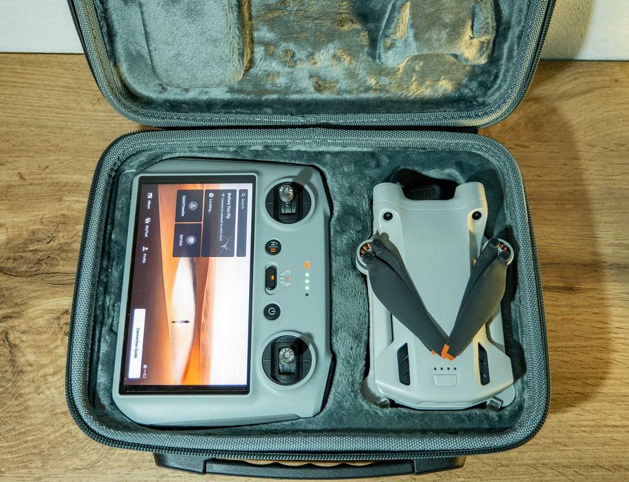 drona DJI Mini3 Pro cu RC display + accesorii