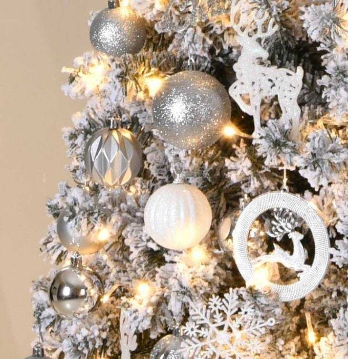 Елка шикарная заснеженная