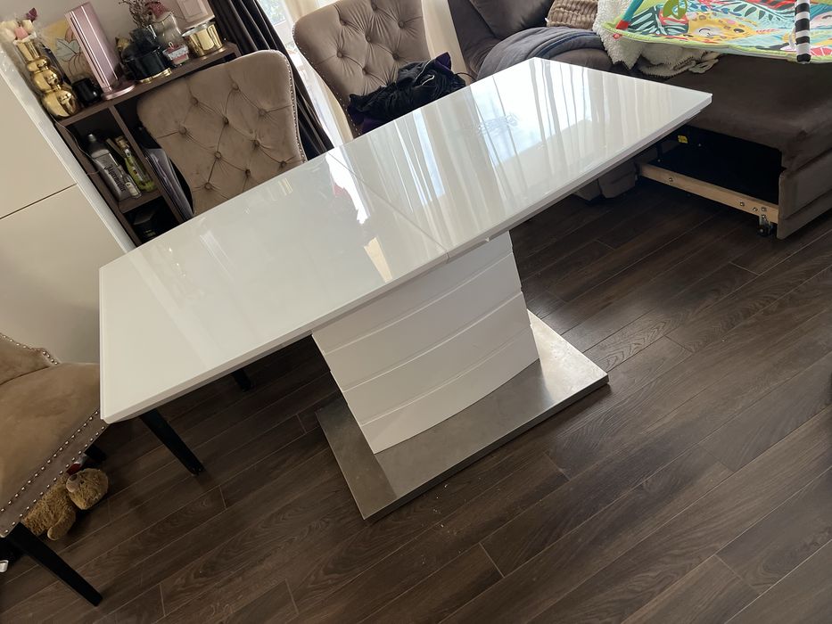 Разгаваема трапезна маса