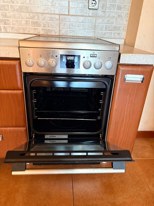 Электрическая плита Electrolux