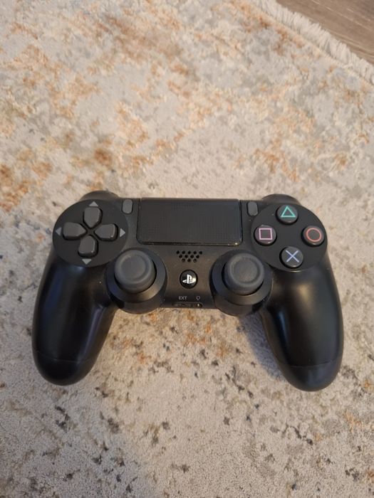ps4 slim cumparat acum 2 ani +17 jocuri si 2 console. Consola se misxa fara lag si prinde lejer 60fps