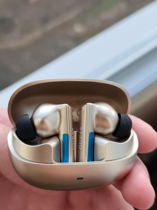 Безжични слушалки Guess Capsule Gold
60 лв или размяна
Нови, неизползв