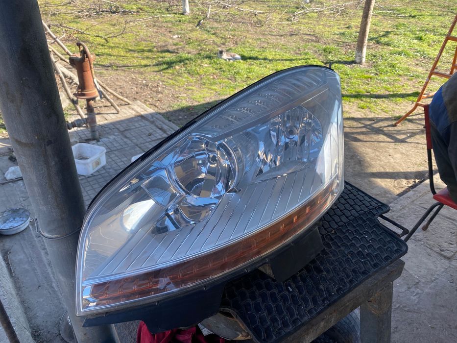 Фар ляв за ситроен ц4 пикасо