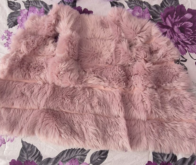 Розов елек еко пух стандартен размер нов необличан Цена 70 лв.