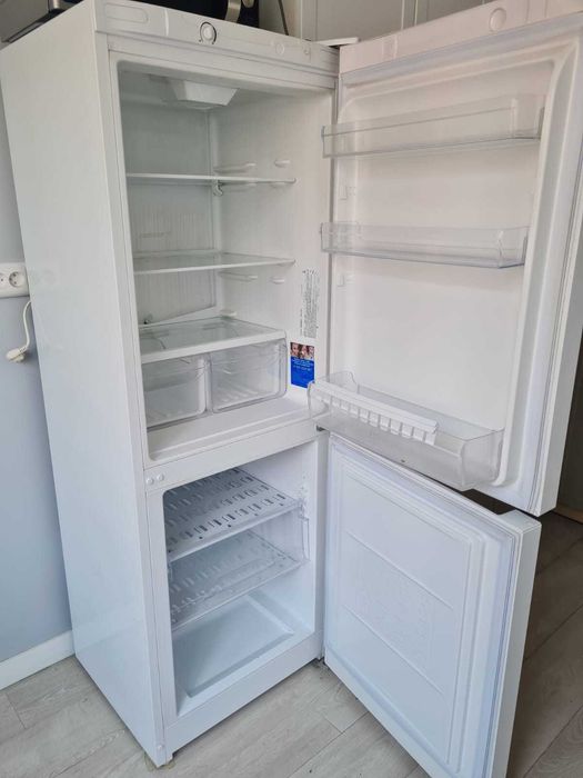Холодильник Indesit