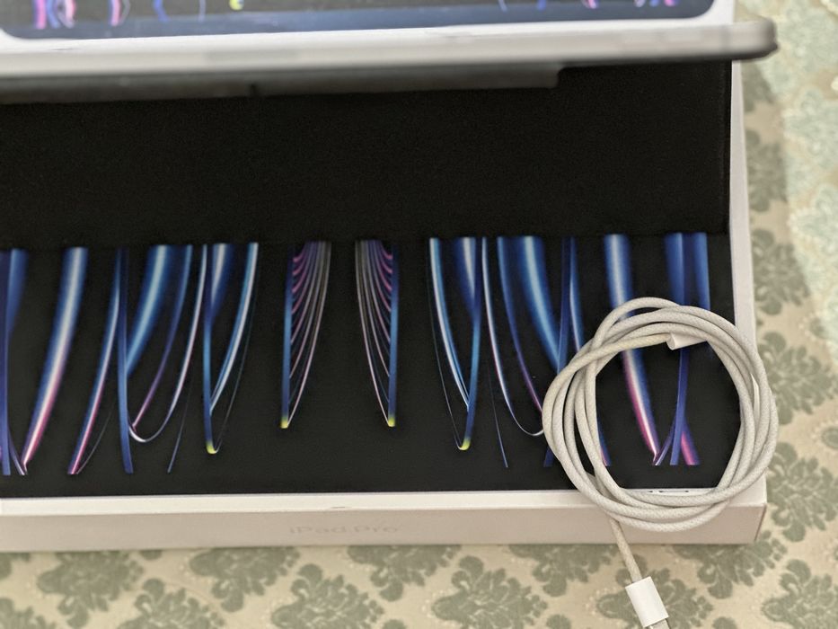 IPad Pro 12.9 (6th generation) 2022, Wi-Fi + Cellular 256 gb