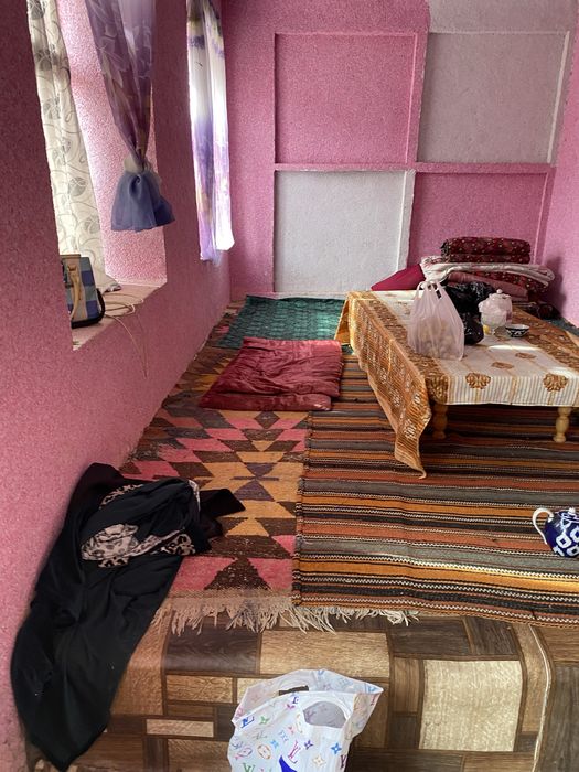 Uy sotiladi! Kotta yeri bilan Jizzax viloyatida.