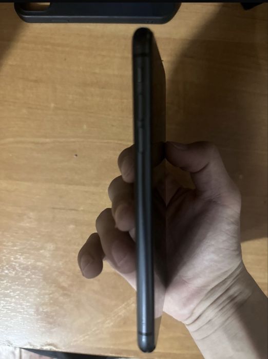 Продам айфон 11