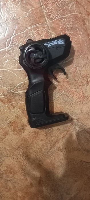 Продам машинку на пульте