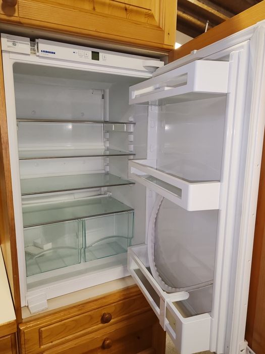 Vând mobila de bucătărie cu toate electrocasnicele incluse