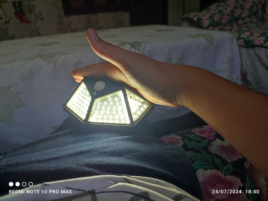 Quyoshdan quvvat oluvchi chiroq 2ta holati yangidek orqasida bolt gayk