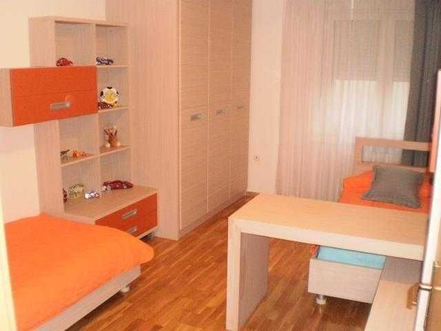 Тристаен имот в кв.Редута