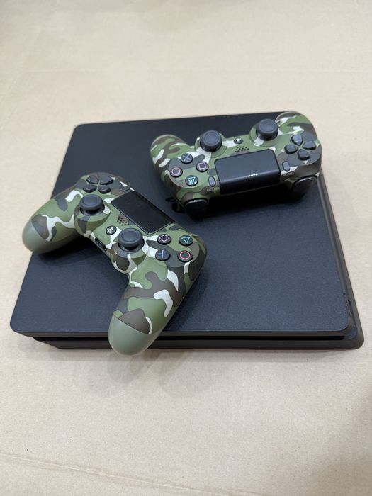PS4 Slim 1TB + 2 джойстика (хаки) + 20 игр