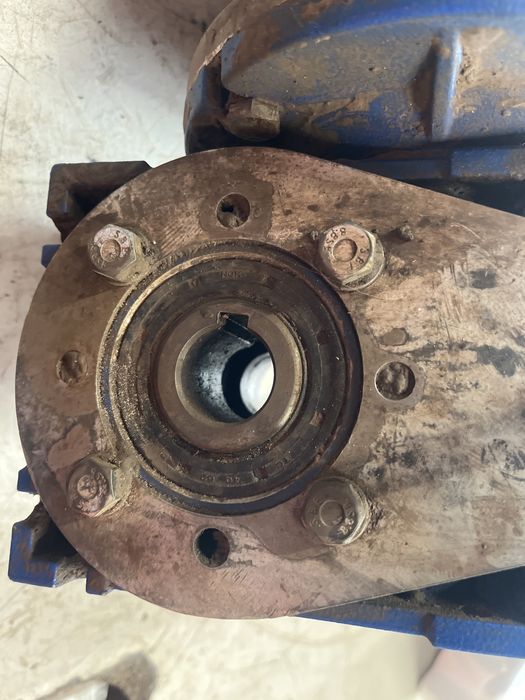 Motor electric de 0,37 kw cu reductor