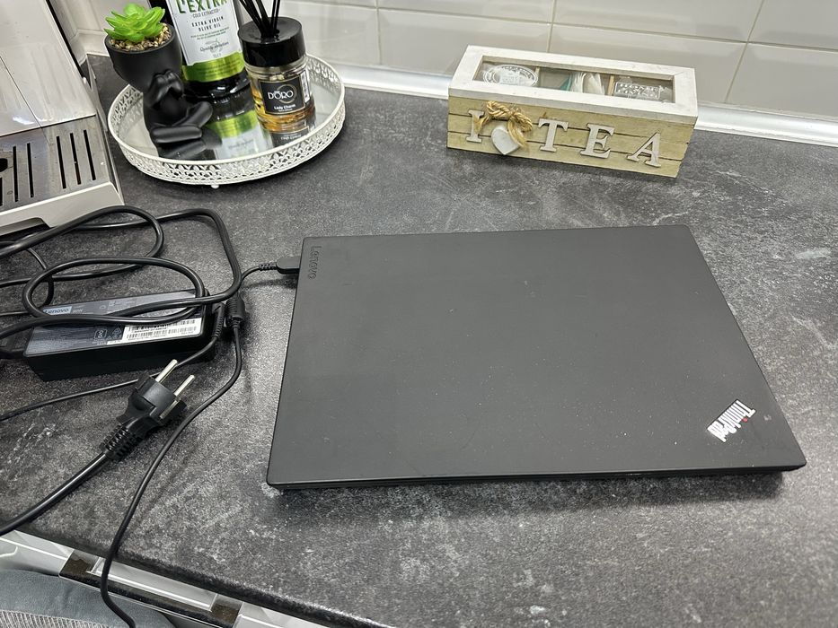 Laptop lenovo full !  Doua bateri, sim internet, tastura luminata, full hd ips