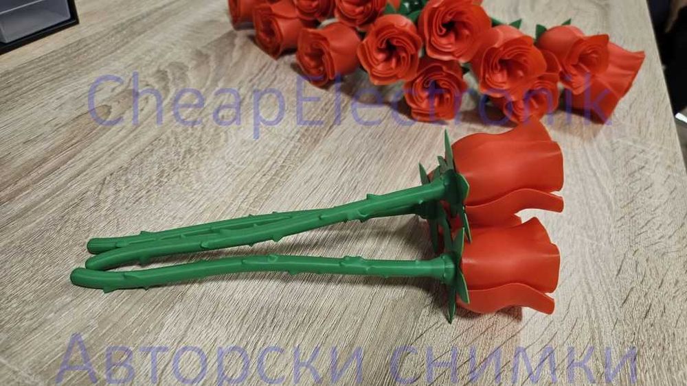3D принтирани червени рози
