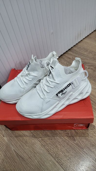 Продаю новые кроссовки